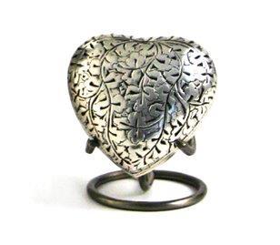 Cl.Engraved Silver Oak- Heart Keepsake